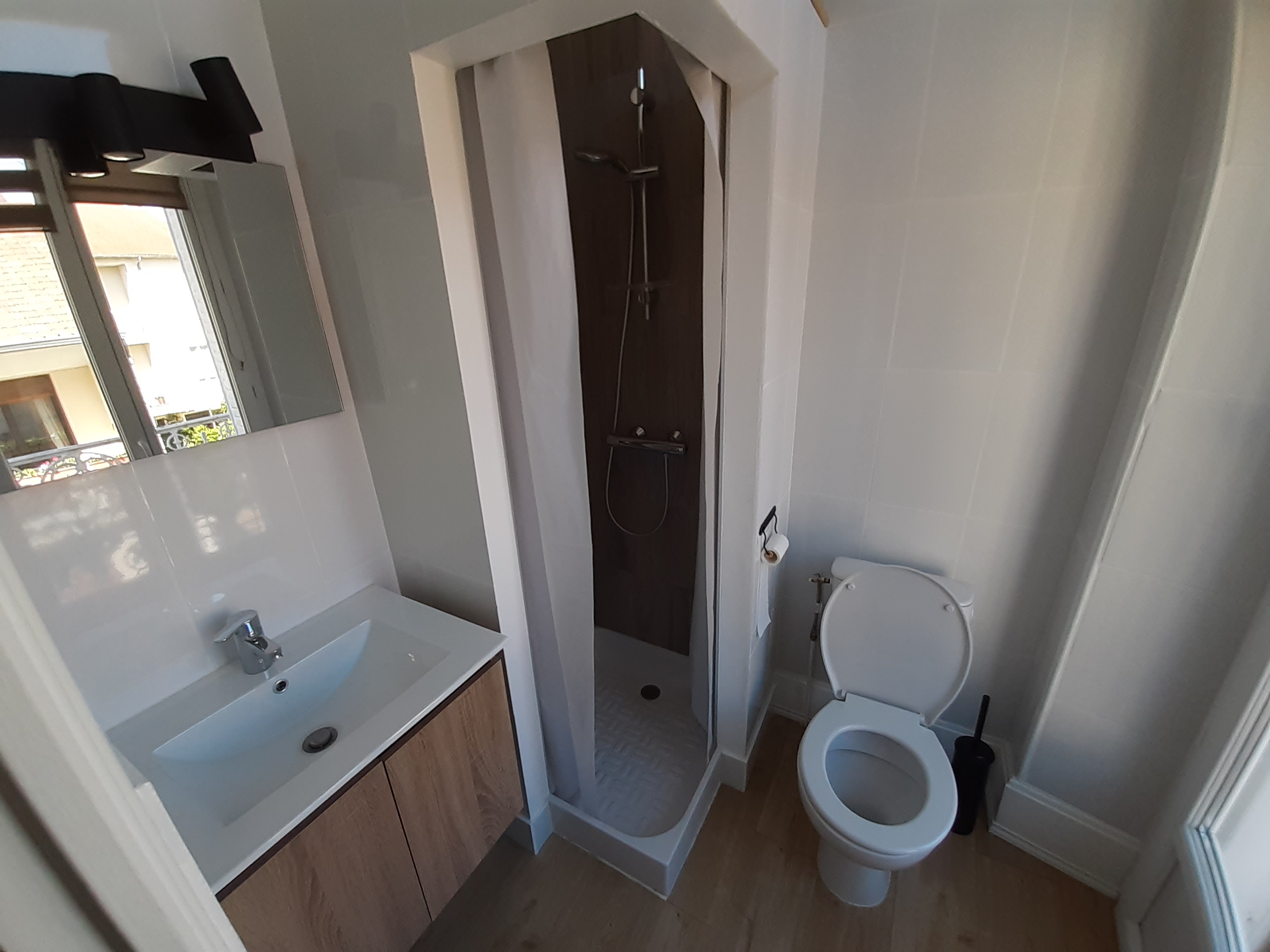 Studio meublé n°7 - 25 rue de Touraine - Vichy — photo 2