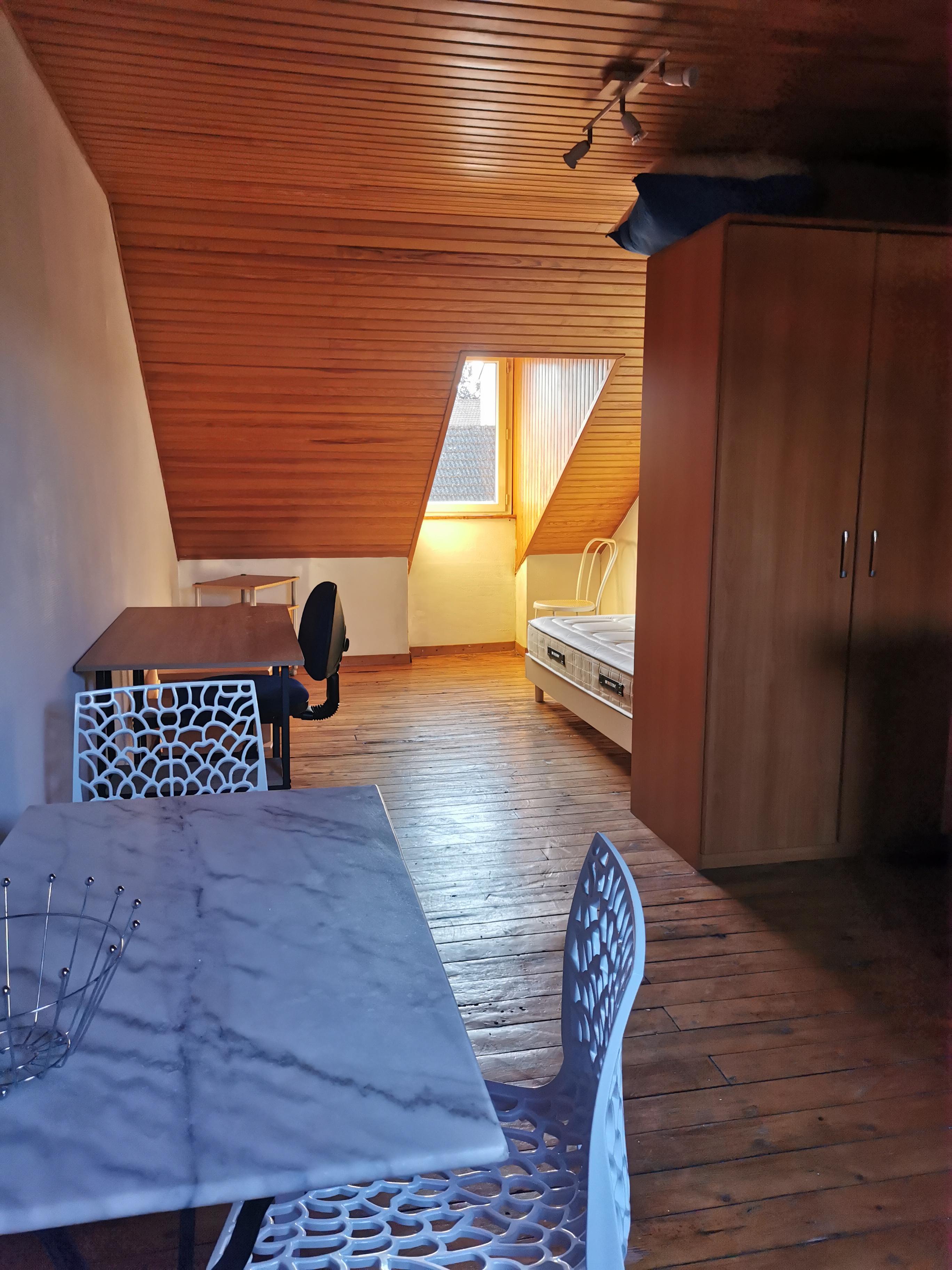 Studio meublé - 19 rue d'Alger - Vichy — photo 2