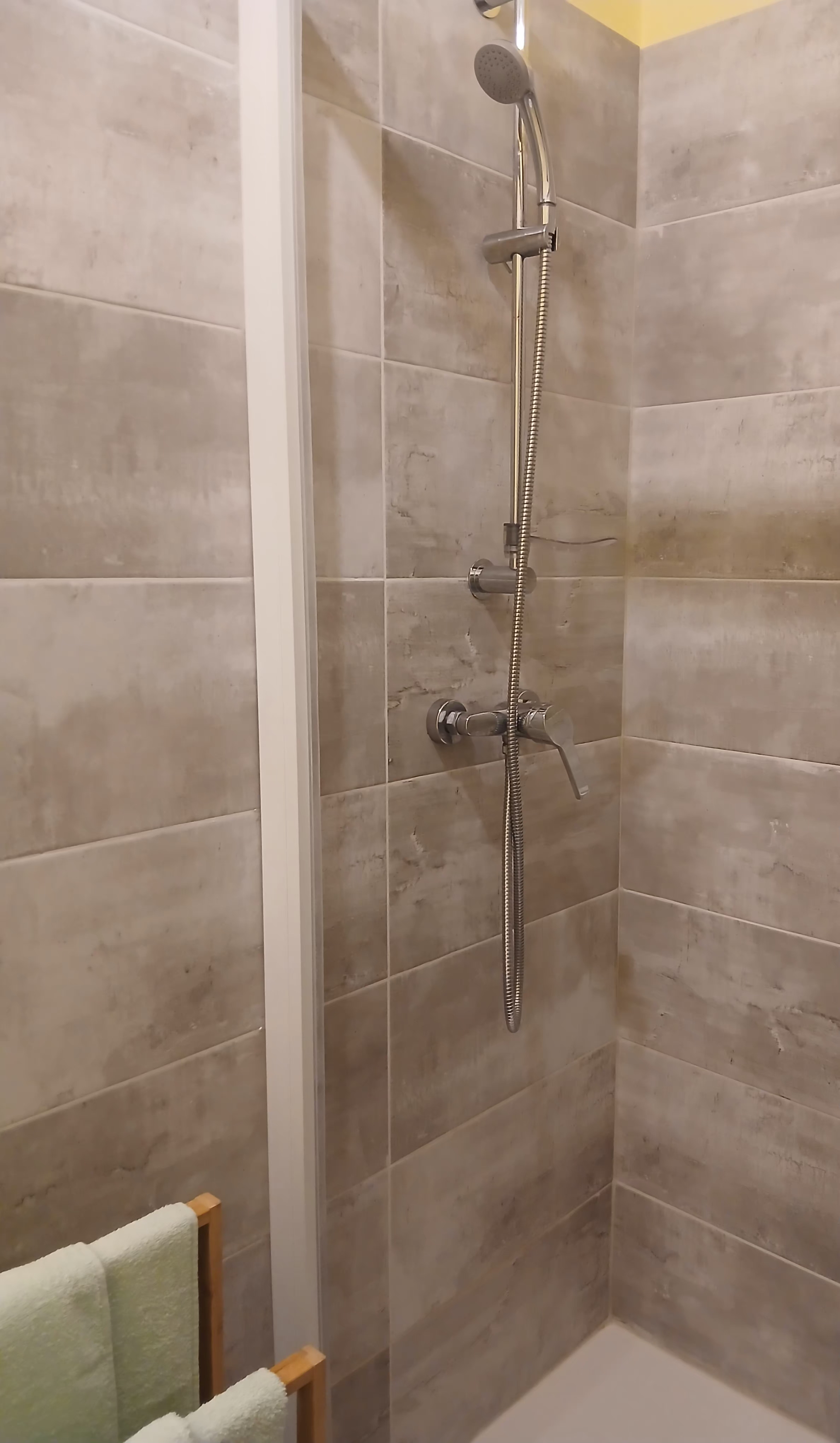 T1 meublé - 11 rue Besse - 1er étage - Vichy — photo 2