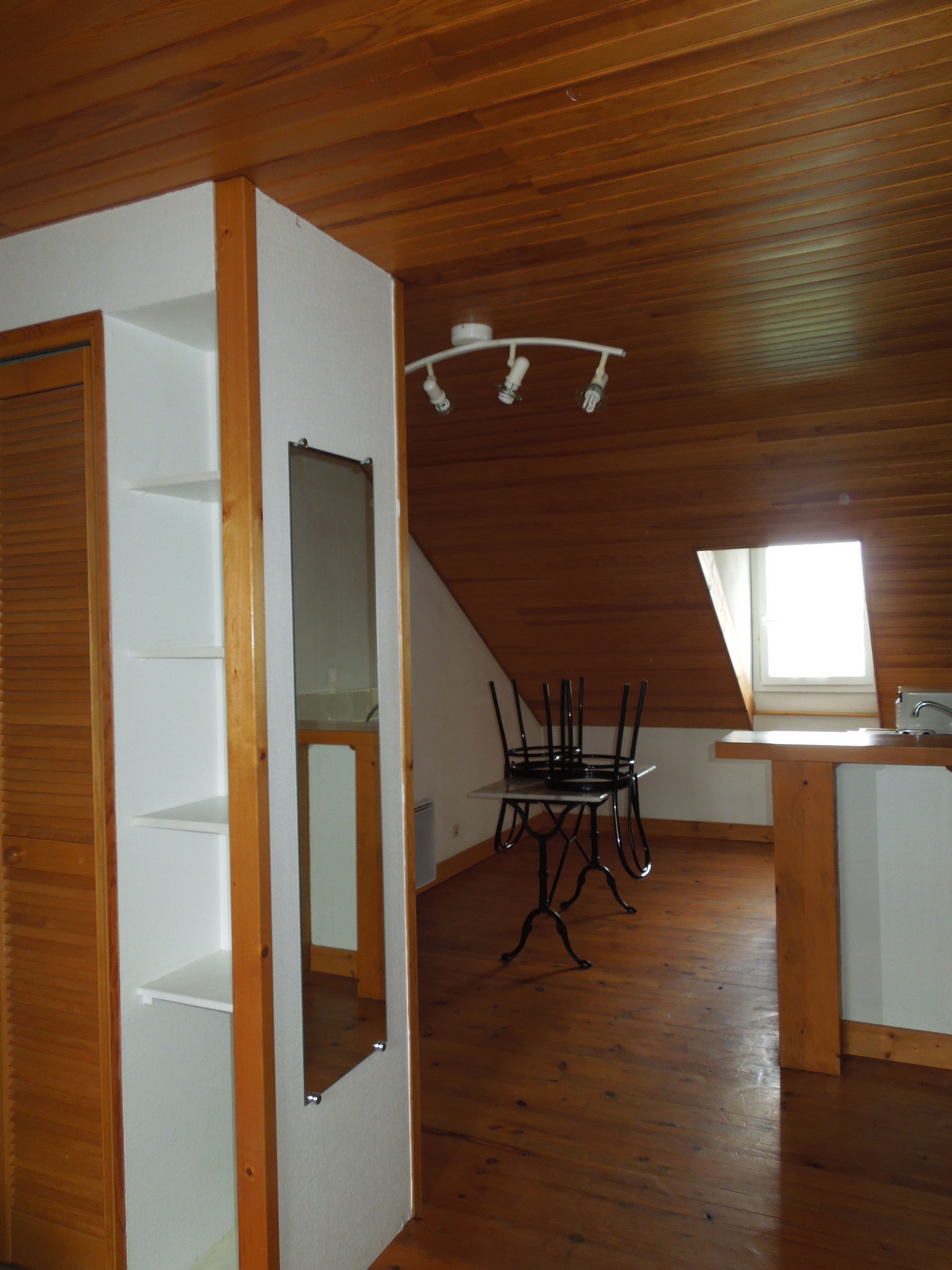 Studio  - 19 rue d'Alger - Vichy — photo 2