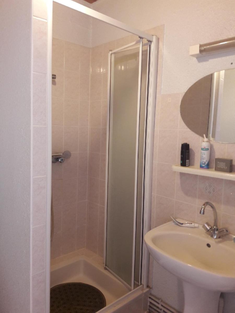 T1 meublé n°6 - 15 rue de Marseille - Vichy — photo 2