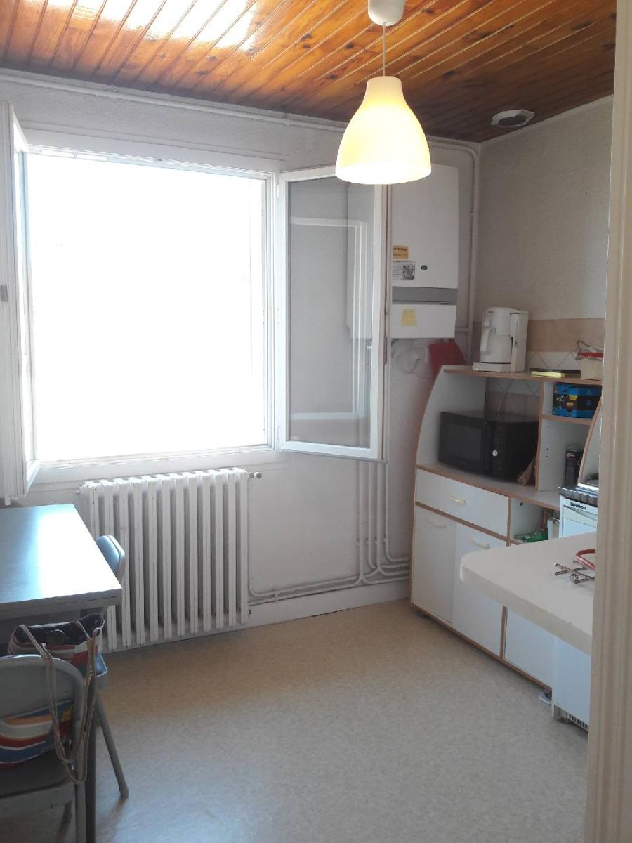 T1 meublé n°6 - 15 rue de Marseille - Vichy — photo 3