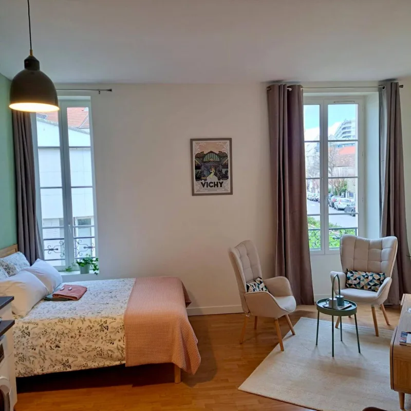 Studio 27m2 traversant rénové VICHY