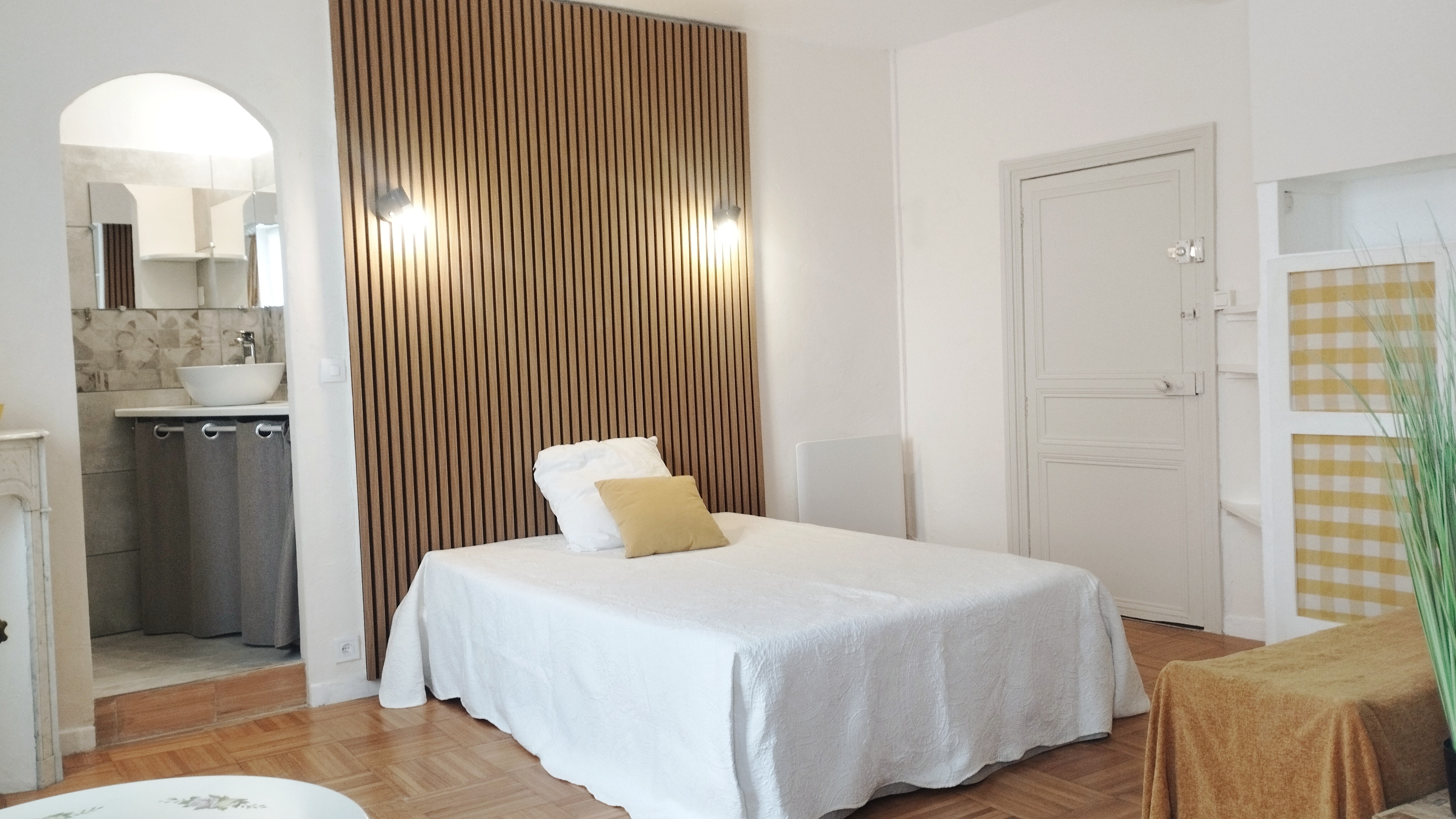 Espace Privé Type Studio (22m² avec Salle d’eau) + Cuisine Équipée à deux – Au pied des Cézeaux