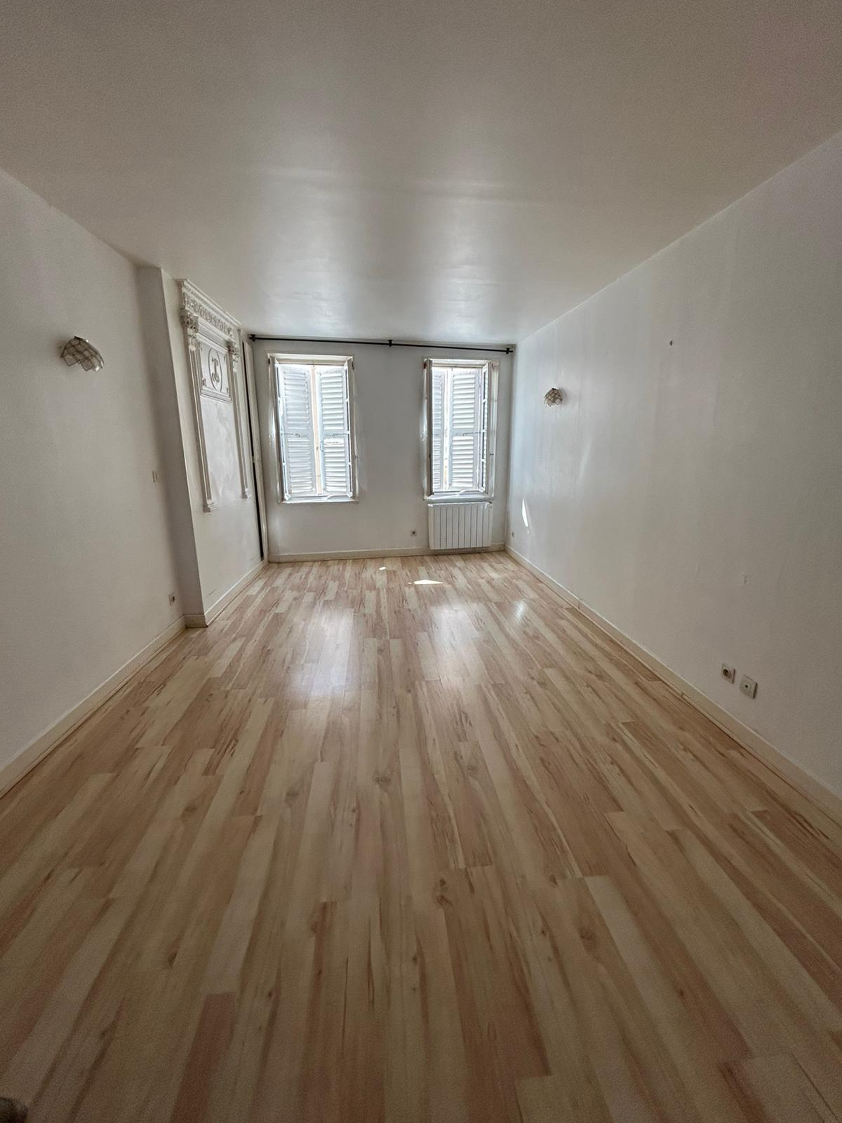 Studio - 5 rue de l'Eperon — photo 3
