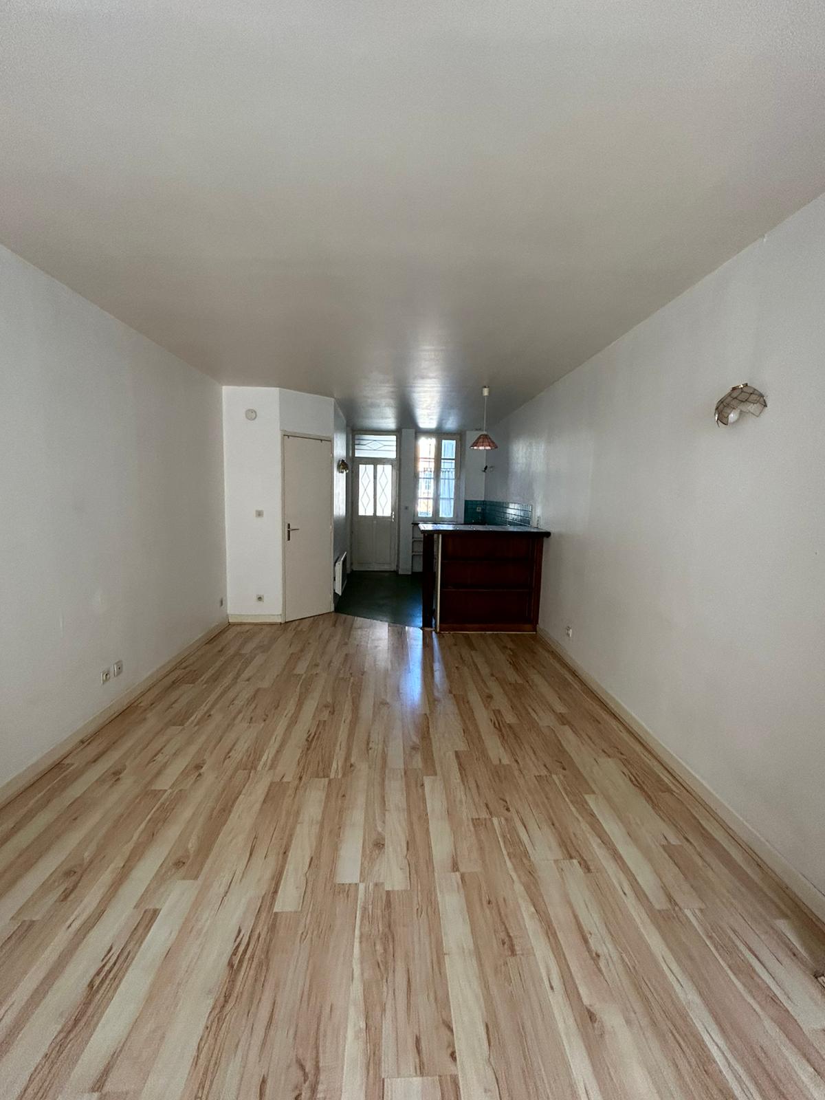 Studio - 5 rue de l'Eperon — photo 2