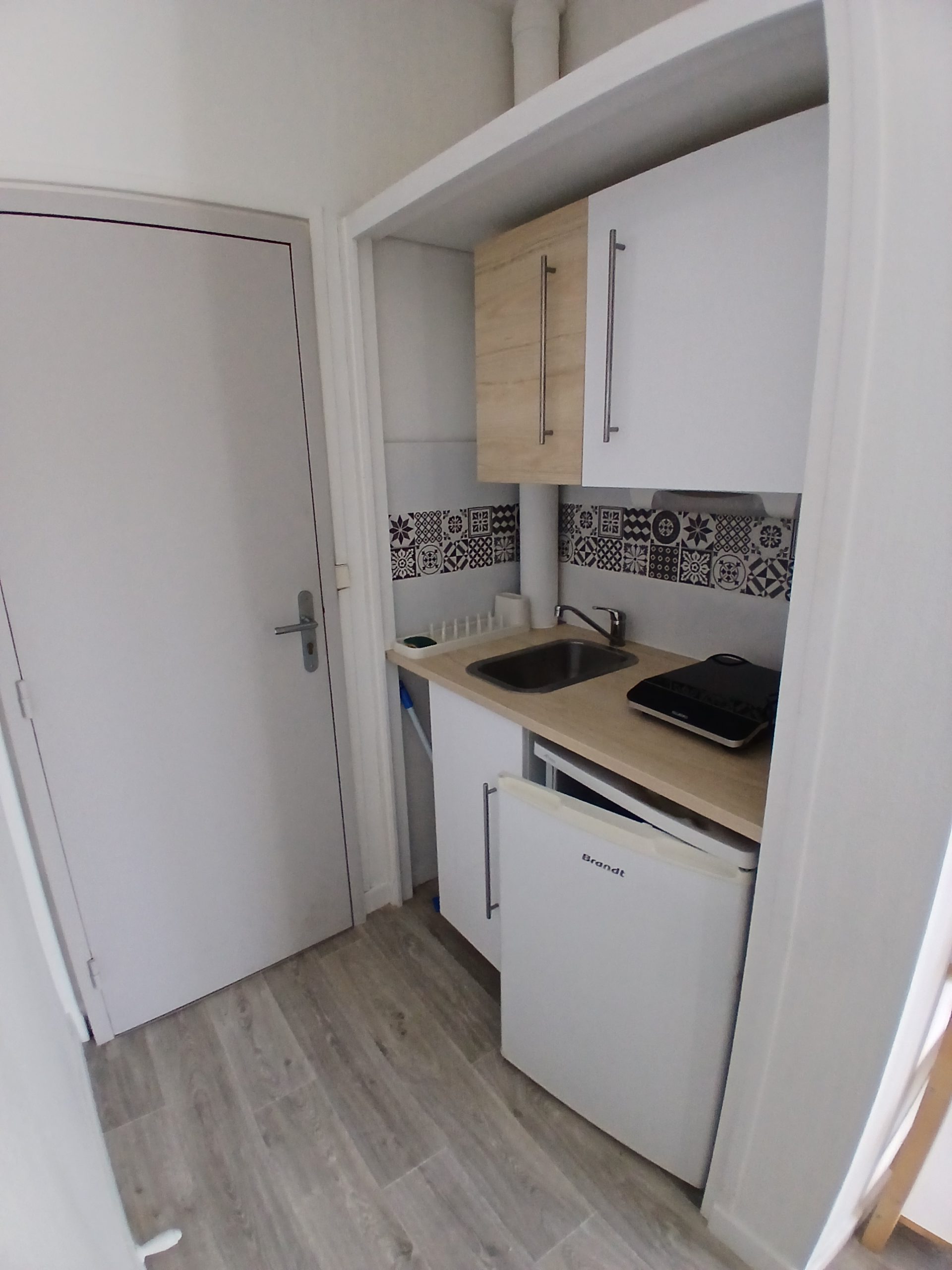 Studio n°32 - 16, rue Masset - Résidence Les Amandiers - 03200 Vichy — photo 2